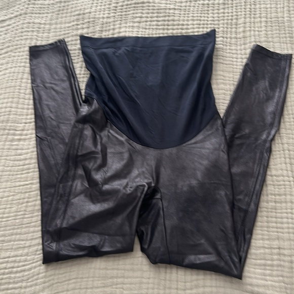 Spanx by Sara Blakely - Picture 4 of 5